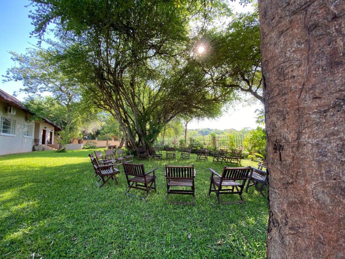 Drift Inn Victoria Falls Exteriör bild