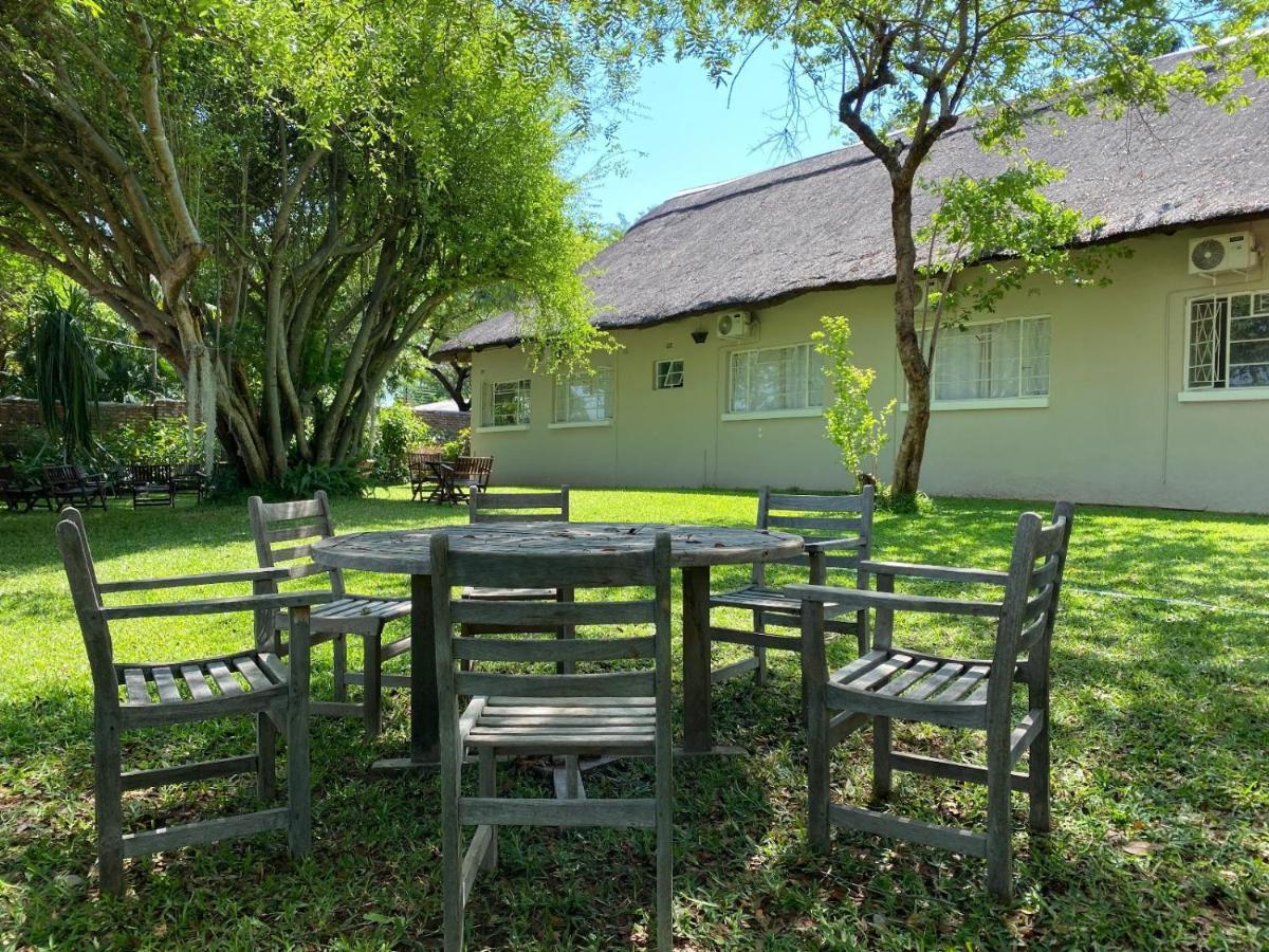 Drift Inn Victoria Falls Exteriör bild