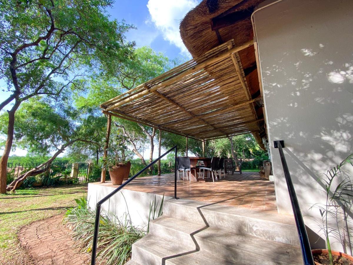 Drift Inn Victoria Falls Exteriör bild