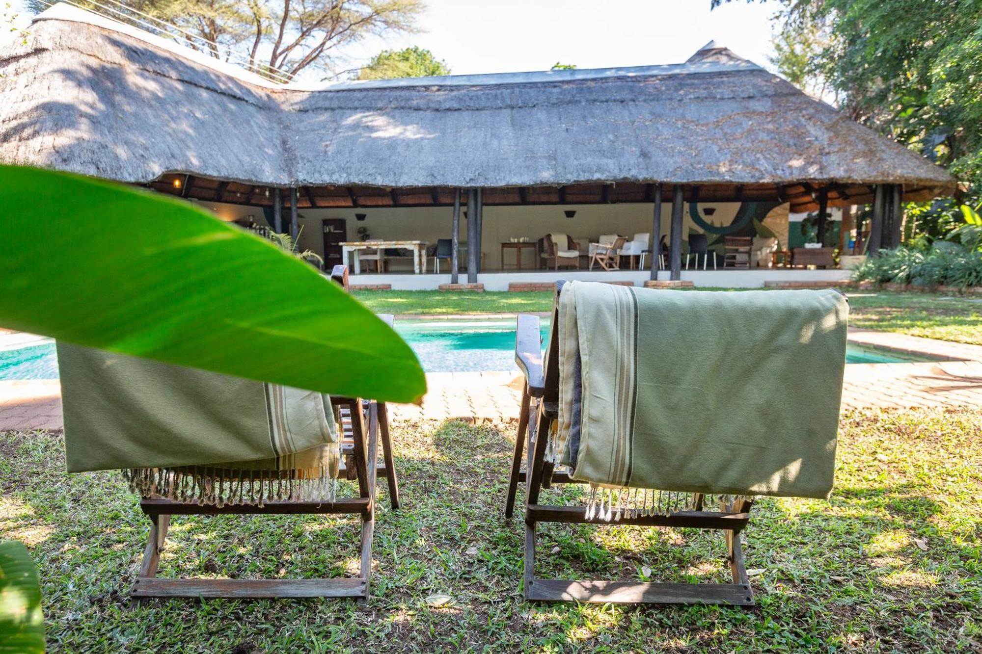 Drift Inn Victoria Falls Exteriör bild